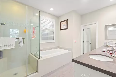 Bath - 72 Granite Path, Irvine, CA 92620 photo 2 of 7