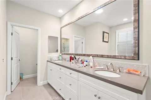 Bath - 72 Granite Path, Irvine, CA 92620 photo 3 of 7