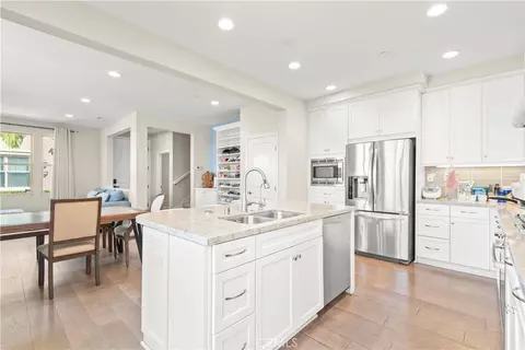 Kitchen - 72 Granite Path, Irvine, CA 92620 photo 4 of 5