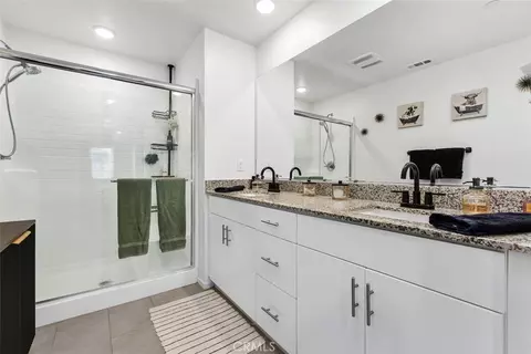 Bath - 344 Zest Ln, Fallbrook, CA 92028 photo 3 of 5