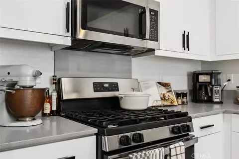 Kitchen - 344 Zest Ln, Fallbrook, CA 92028 photo 3 of 5
