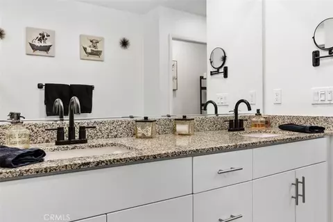 Bath - 344 Zest Ln, Fallbrook, CA 92028 photo 4 of 5