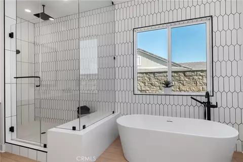 Bath - 18411 Boulder Blf, Silverado, CA 92676 photo 3 of 5