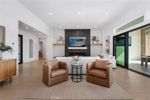 Living - 18411 Boulder Blf, Silverado, CA 92676 photo 3 of 4