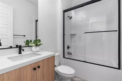 Bath - 18411 Boulder Blf, Silverado, CA 92676 photo 5 of 5