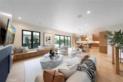 1594 Redlands Pl, Costa Mesa, CA 92627