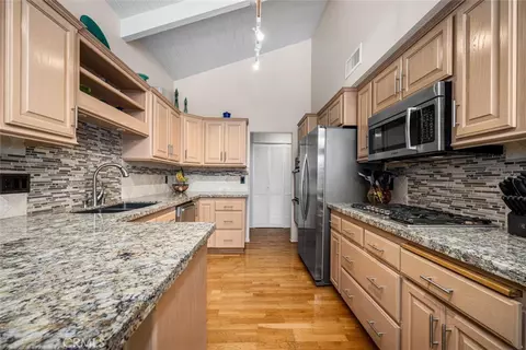 Kitchen - 9 Badger Pass, Irvine, CA 92604 photo 1 of 2