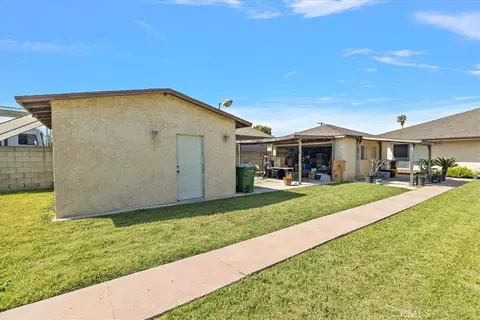 Exterior - 420 W Tichenor St, Compton, CA 90220 photo 10 of 16