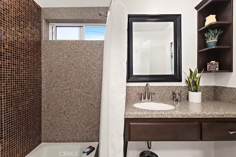 Bath - 420 W Tichenor St, Compton, CA 90220 photo 2 of 2