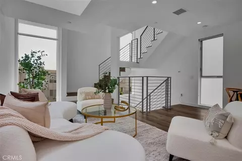 6919 Knowlton Pl, Los Angeles, CA 90045