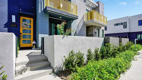 16372 Moonstone Cir, Tustin, CA 92782