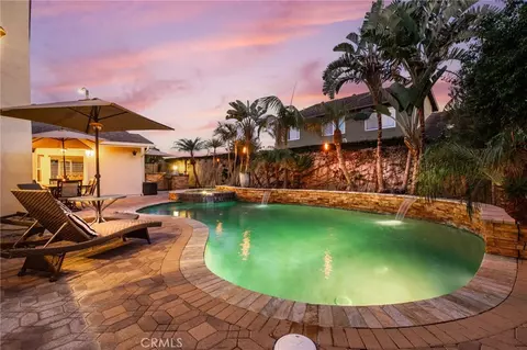 8482 Deepview Dr, Huntington Beach, CA 92646