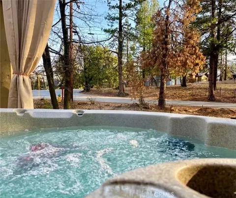 33064 Arrowbear, Running Springs, CA 92382