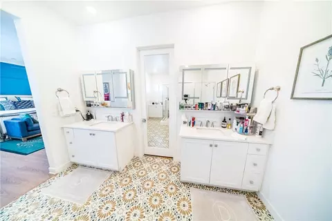 Bath - 151 Sash, Irvine, CA 92618 photo 3 of 4