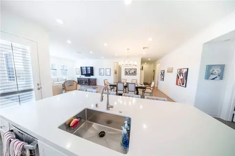 Kitchen - 151 Sash, Irvine, CA 92618 photo 3 of 4