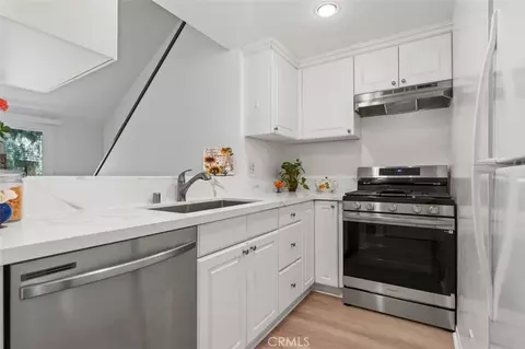 Kitchen - 89 Lemon Grv, Irvine, CA 92618 photo 2 of 4