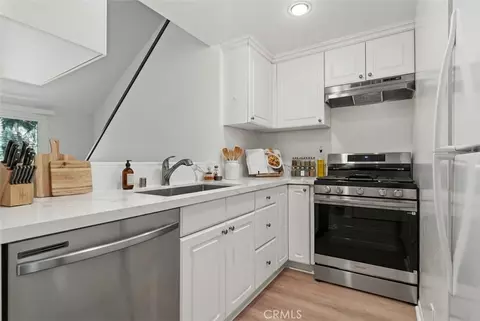 Kitchen - 89 Lemon Grv, Irvine, CA 92618 photo 3 of 4