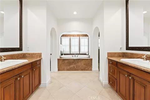 Bath - 26 View Ter, Irvine, CA 92603 photo 5 of 9