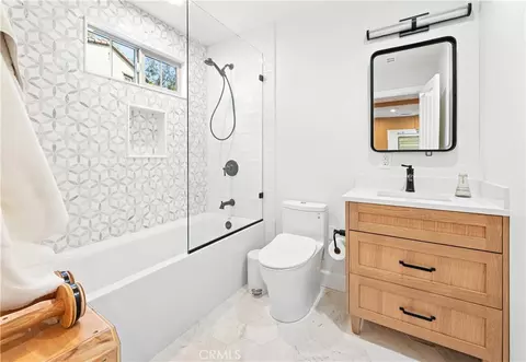 Bath - 26 View Ter, Irvine, CA 92603 photo 4 of 9