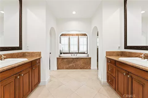 Bath - 26 View Ter, Irvine, CA 92603 photo 5 of 9