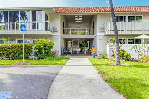 957 Calle Aragon #O, Laguna Woods, CA 92637