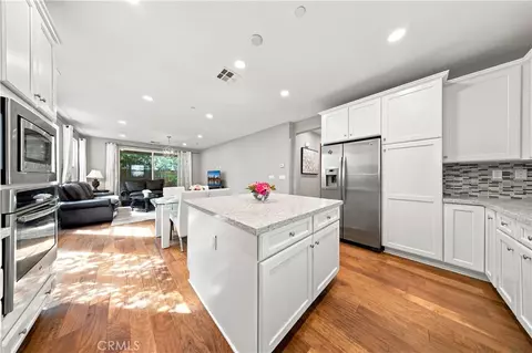 Kitchen - 169 Violet Bloom, Irvine, CA 92618 photo 2 of 7