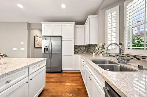 Kitchen - 169 Violet Bloom, Irvine, CA 92618 photo 3 of 7
