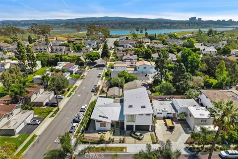 2398 Redlands Dr, Newport Beach, CA 92660