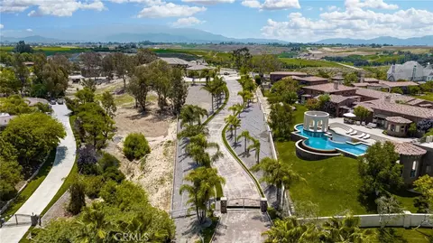 View/Area - 39625 Calle Cabernet, Temecula, CA 92591 photo 2 of 6