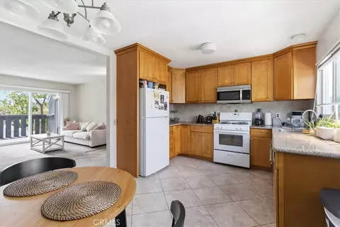 Kitchen - 44 Fallbrook, Irvine, CA 92604 photo 1 of 3
