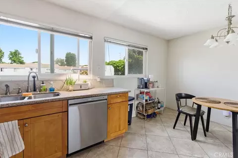Kitchen - 44 Fallbrook, Irvine, CA 92604 photo 3 of 3