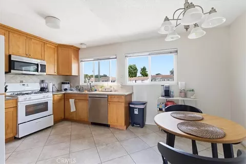 Kitchen - 44 Fallbrook, Irvine, CA 92604 photo 2 of 3