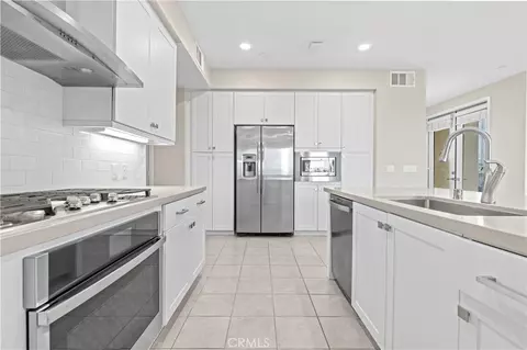 Kitchen - 199 Bowery, Irvine, CA 92612 photo 2 of 2