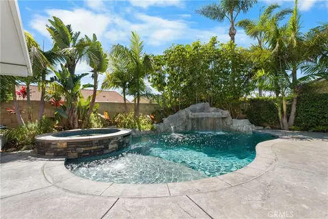 9662 Woodlawn Dr, Huntington Beach, CA 92646