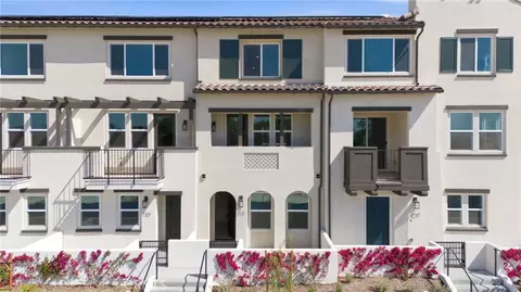 111 Evergreen Ln, Claremont, CA 91711
