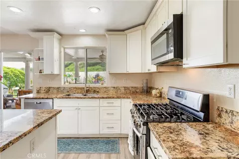 Kitchen - 43359 Via Sabino, Temecula, CA 92592 photo 1 of 4