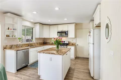 Kitchen - 43359 Via Sabino, Temecula, CA 92592 photo 4 of 4
