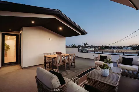 521 Iris Ave, Corona Del Mar, CA 92625