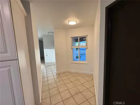 Entry Way - 10333 Tamarisk Ave, Hesperia, CA 92345 photo 5 of 6
