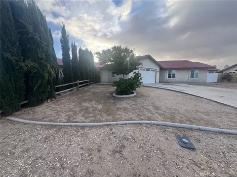 Exterior - 10333 Tamarisk Ave, Hesperia, CA 92345 photo 18 of 19