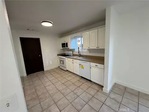 Kitchen - 10333 Tamarisk Ave, Hesperia, CA 92345 photo 1 of 4