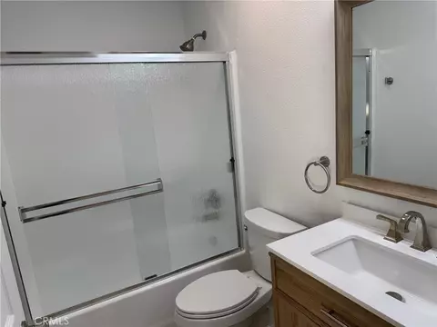 Bath - 10333 Tamarisk Ave, Hesperia, CA 92345 photo 6 of 9