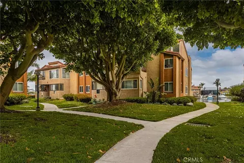 17110 Bluewater Ln, Huntington Beach, CA 92649