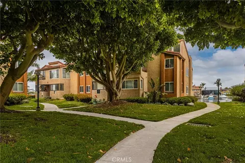 17110 Bluewater Ln, Huntington Beach, CA 92649