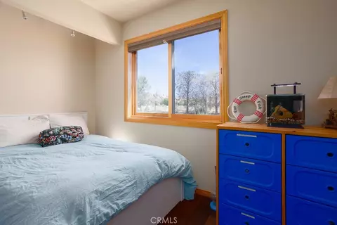 Bedroom - 400 Dominy Dr, Lone Pine, CA 93545 photo 4 of 5