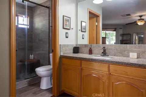 Bath - 400 Dominy Dr, Lone Pine, CA 93545 photo 1 of 3