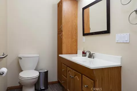 Bath - 400 Dominy Dr, Lone Pine, CA 93545 photo 3 of 3