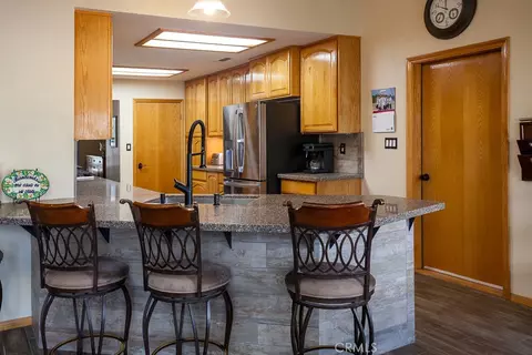 Kitchen - 400 Dominy Dr, Lone Pine, CA 93545 photo 2 of 4