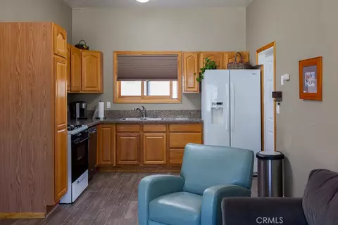 Kitchen - 400 Dominy Dr, Lone Pine, CA 93545 photo 4 of 4