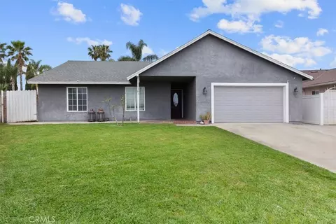 17381 Seville Ct, Fontana, CA 92335